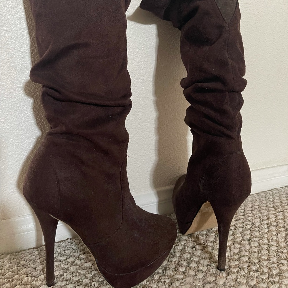5 1/2 Brown heel boots